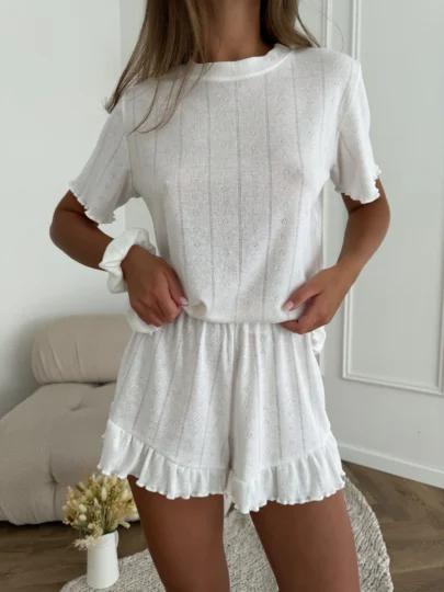 Молочна піжама у сердечка футболка та шортики